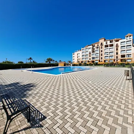 Pelícanos, Playa Isla Canela